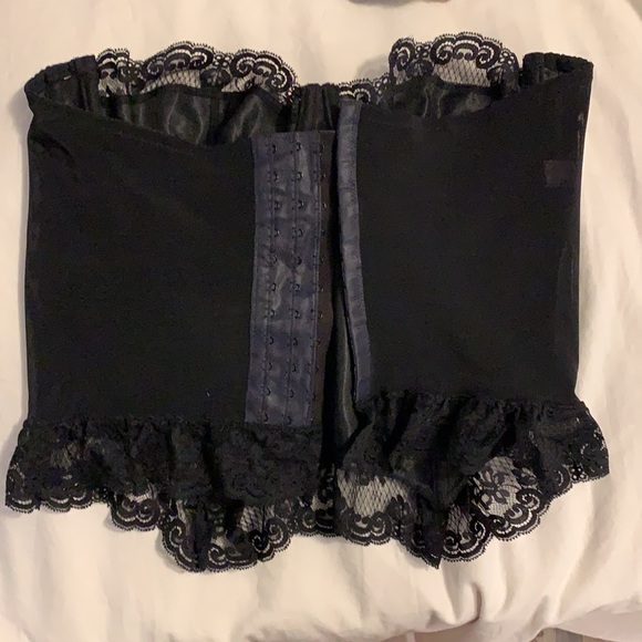 Black corset/shapewear - Picture 2 of 2